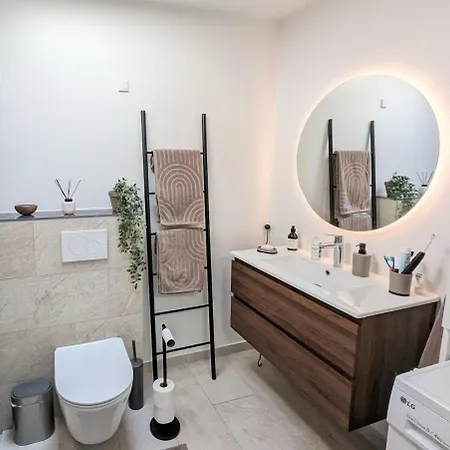 Spacious Family With Playroom & Playgrounds - Only 20 Min To Center By Public Transport Willa *