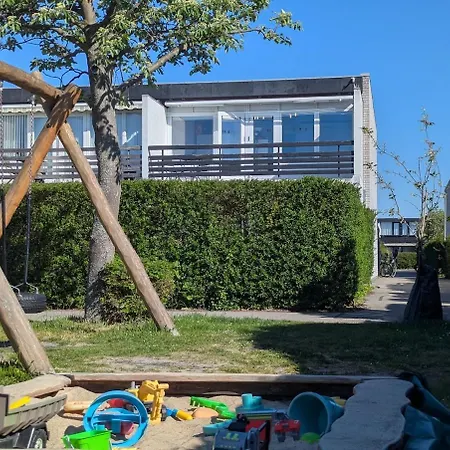 Spacious Family With Playroom & Playgrounds - Only 20 Min To Center By Public Transport Villaer København