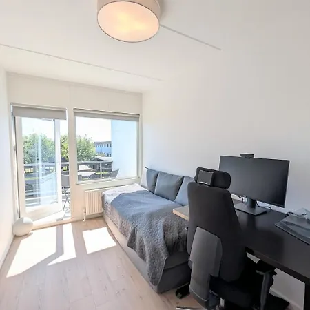 Villa Spacious Family With Playroom & Playgrounds - Only 20 Min To Center By Public Transport