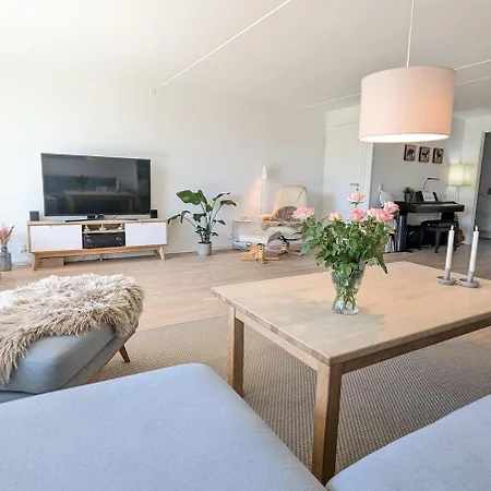 Spacious Family With Playroom & Playgrounds - Only 20 Min To Center By Public Transport Willa Kopenhaga